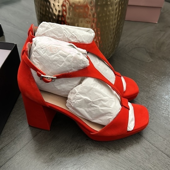 27 EDIT NATURALIZER Jae T-strap Sandal In Retro Poppy - Picture 6 of 12